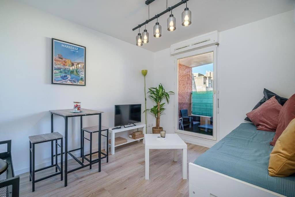 Appartement Climatise Avec Terrasse Tout Equipe A 5Min De La Gare St Charles Marseille Exterior photo